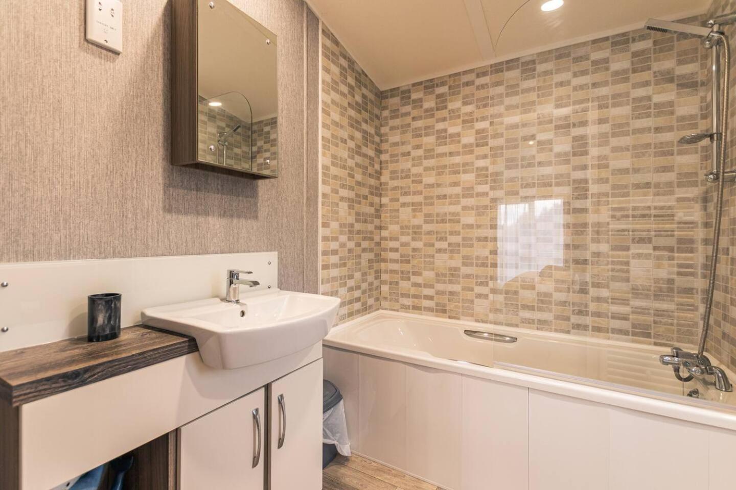 Villa Waterside Retreat With Hot Tub Pocklington Exterior foto